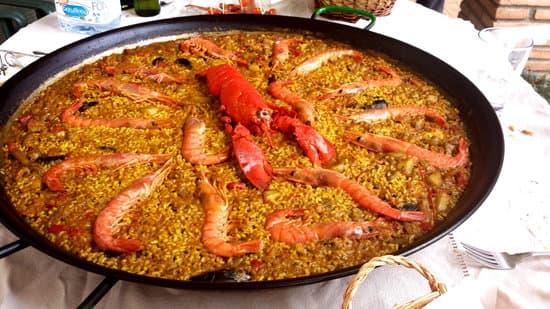 seafood paella with lobster as best dish in barcelona choice