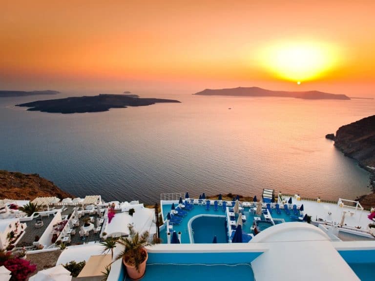 A 3-Day Romantic Itinerary for Couples in Santorini