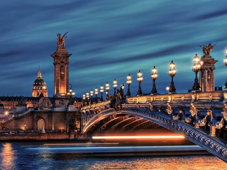 A Romantic Weekend in Paris: Top Experiences for Couples